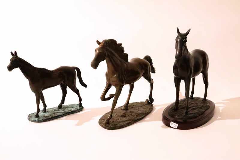 TROIS CHEVAUX en bronze moulé et ciselé deux...