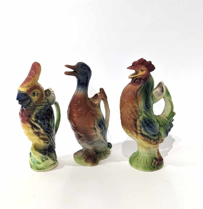 TROIS PICHETS en faïence émaillée polychrome...