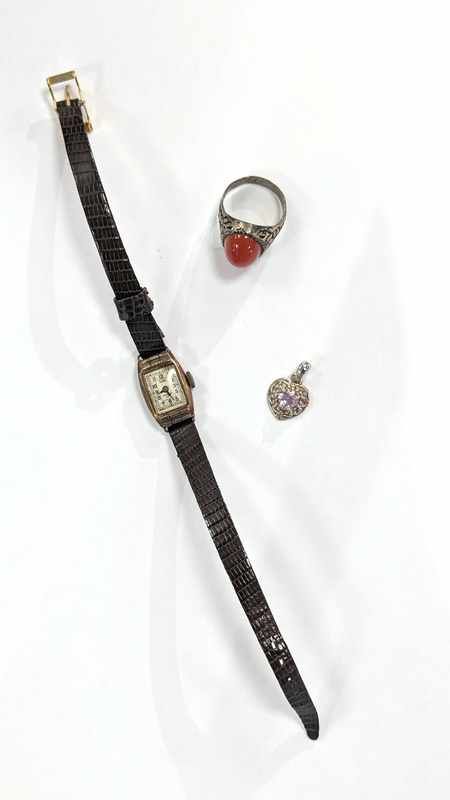 LOT EN ARGENT : bague en argent et pierre...