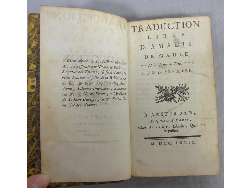 LOT comprenant 8 volumes :