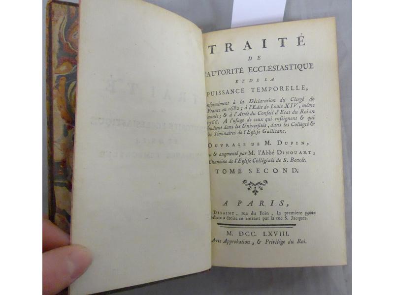 LOT comprenant 13 volumes :