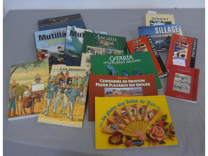 SUITE DE 14 LIVRES DIVERS SUR LE PAYS BASQUE...