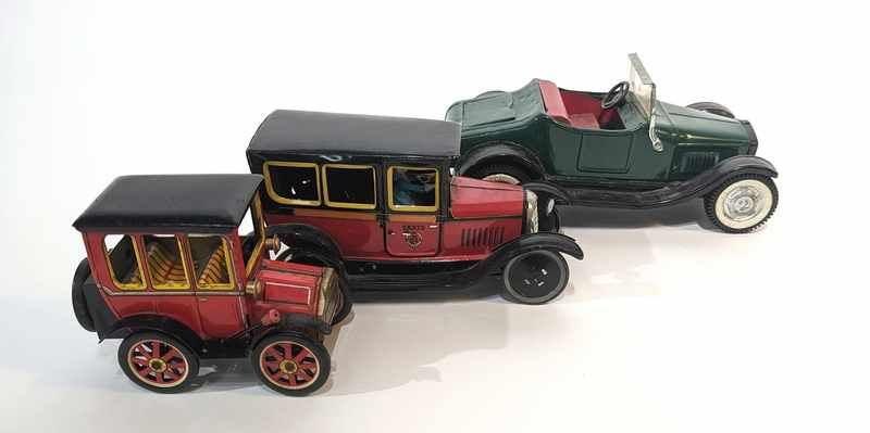 TROIS JOUETS EN TOLE :