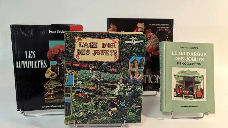 4 ouvrages brochés :