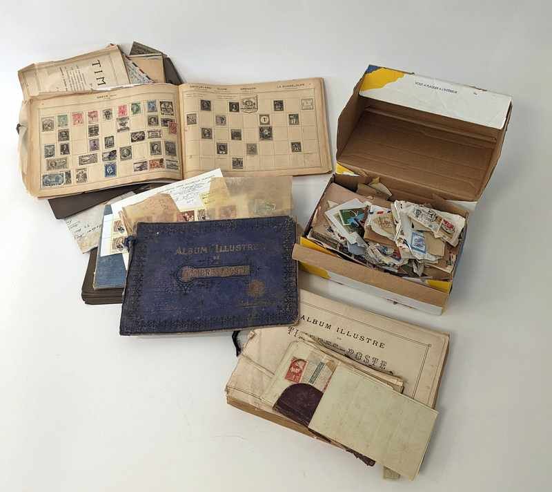 PARTIE DE COLLECTION de timbres dans un sac...
