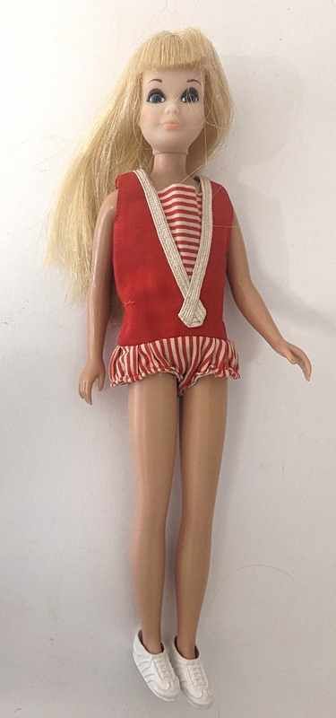 SKIPPER en maillot rouge et blanc de marin...