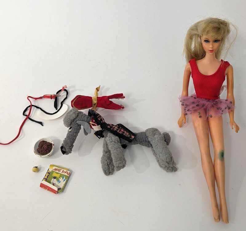 BARBIE TWIST'N TURN blonde, jambes pliantes...