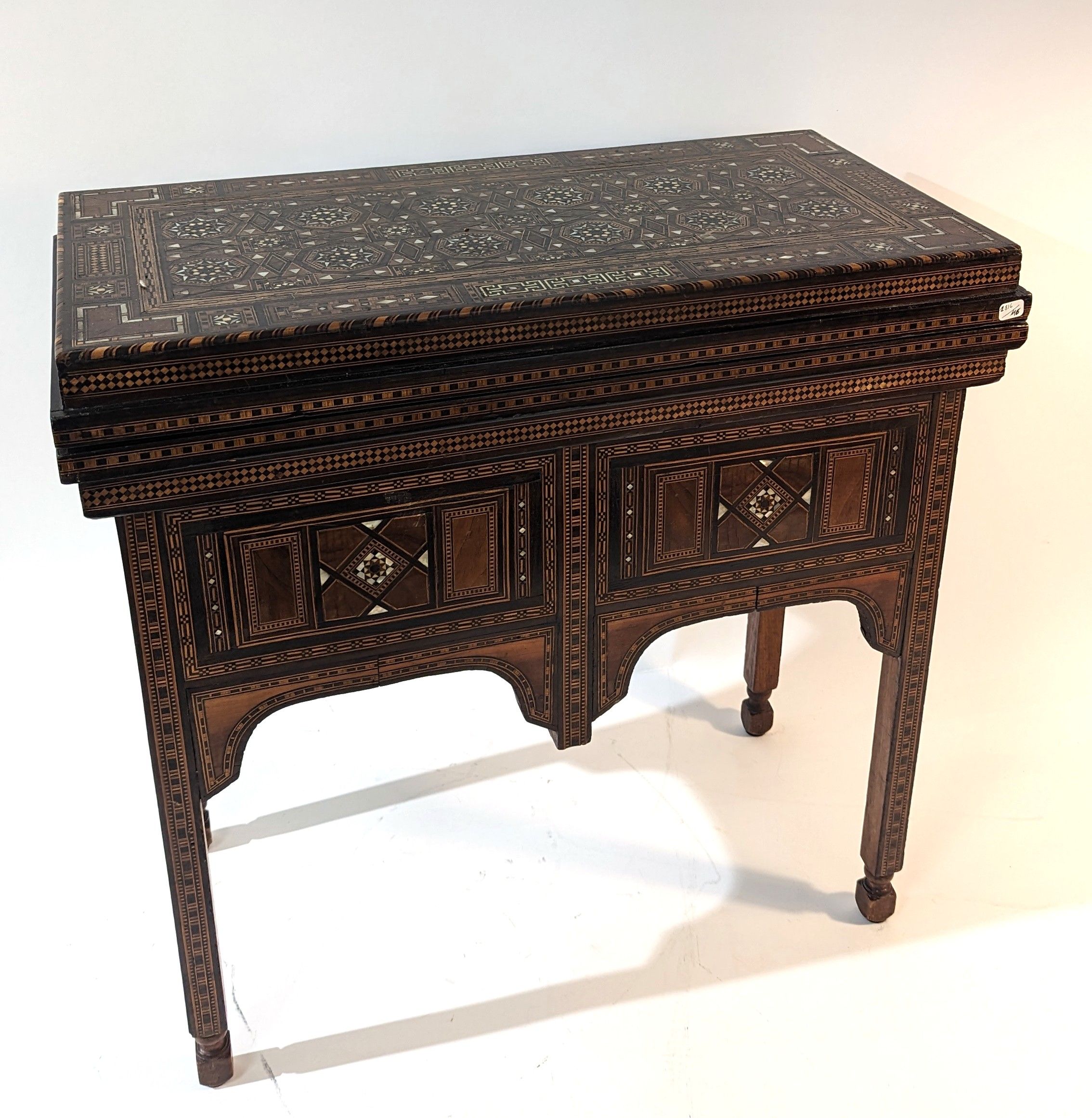 TABLE A JEUX basse, pouvant former console,...