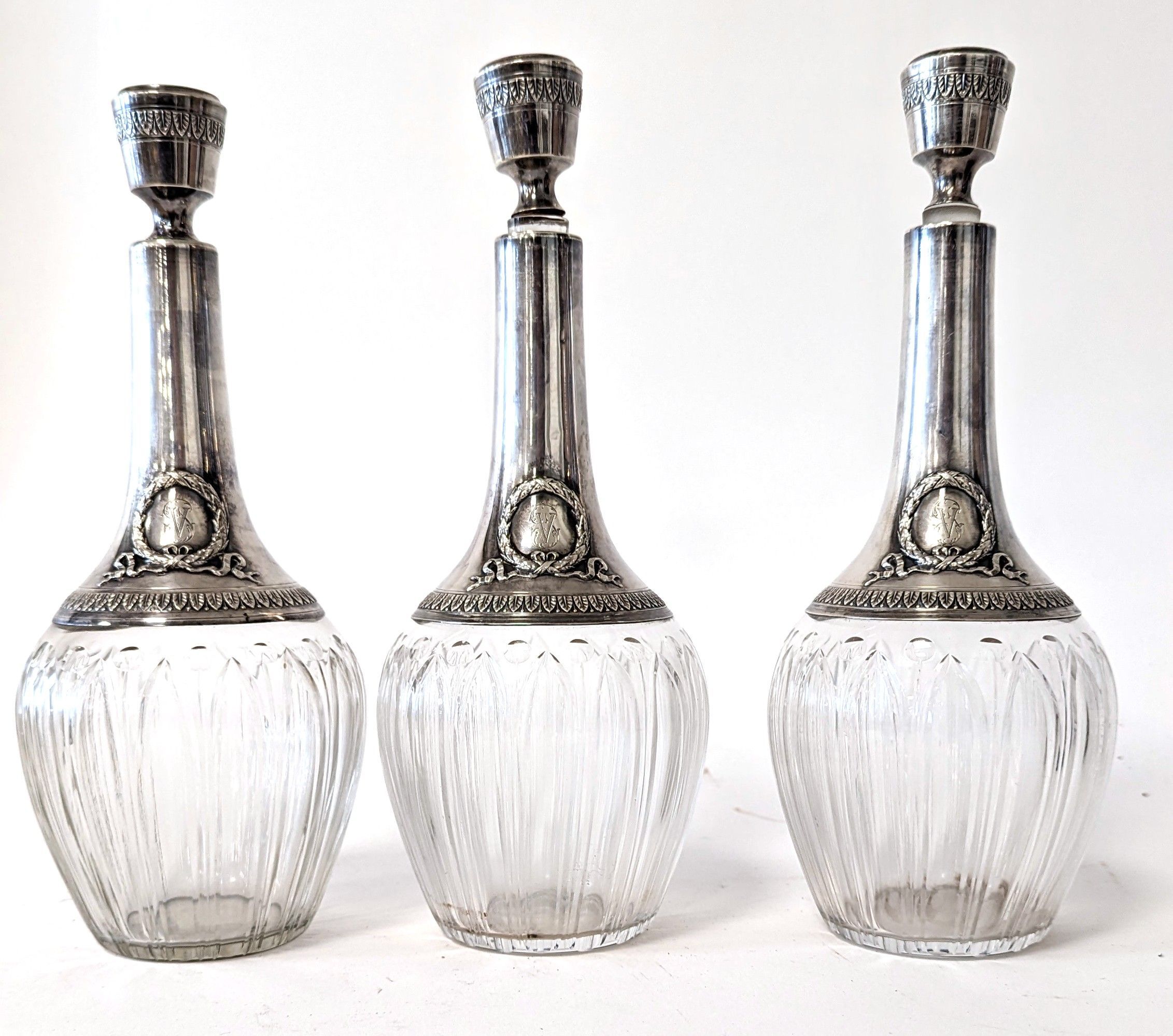 TROIS CARAFES en cristal taillé à monture...