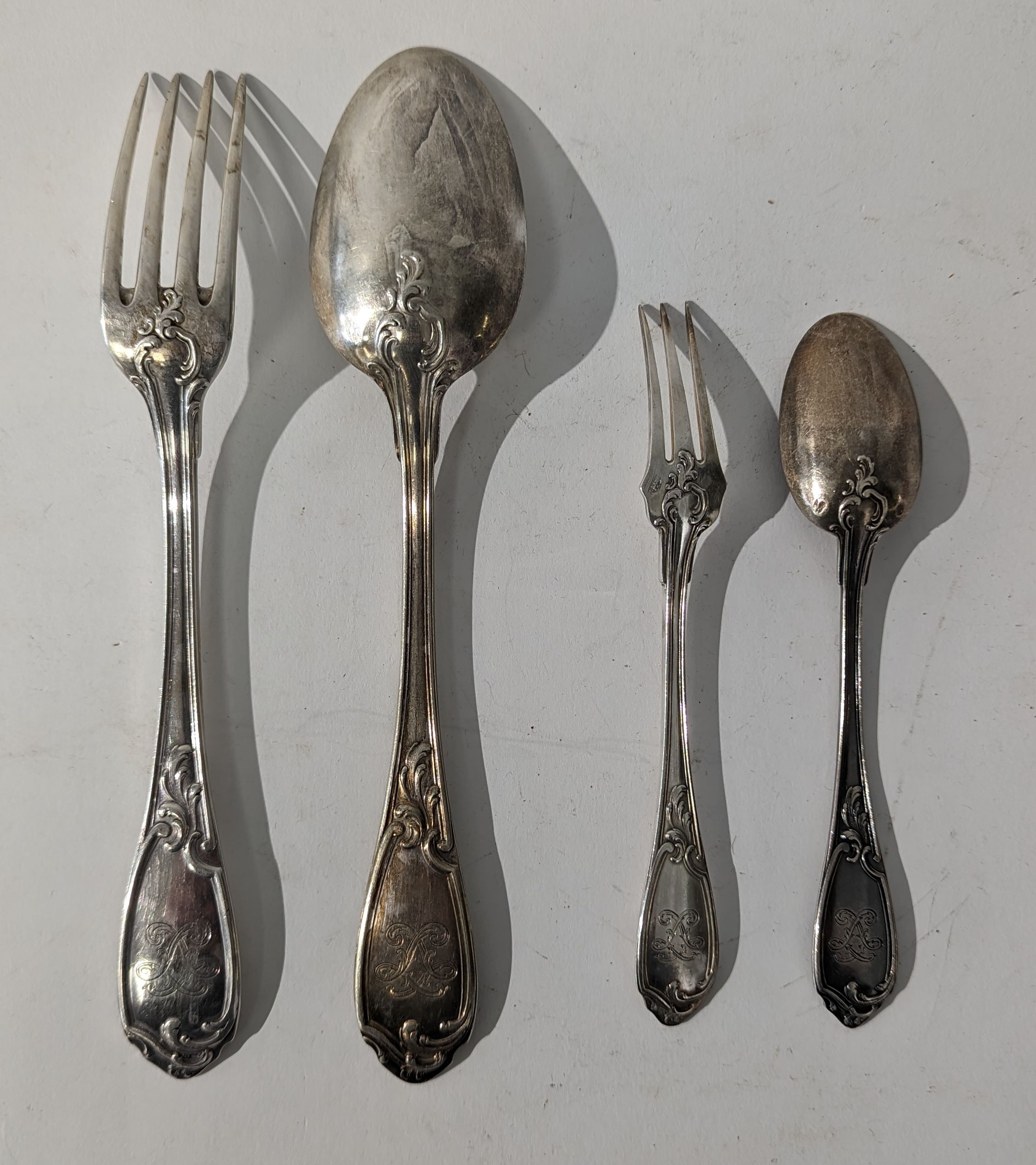 MÉNAGÈRE en argent modèle marly, chiffré...