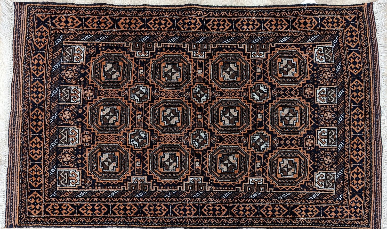 TAPIS rectangulaire en laine à décor de gulhs...