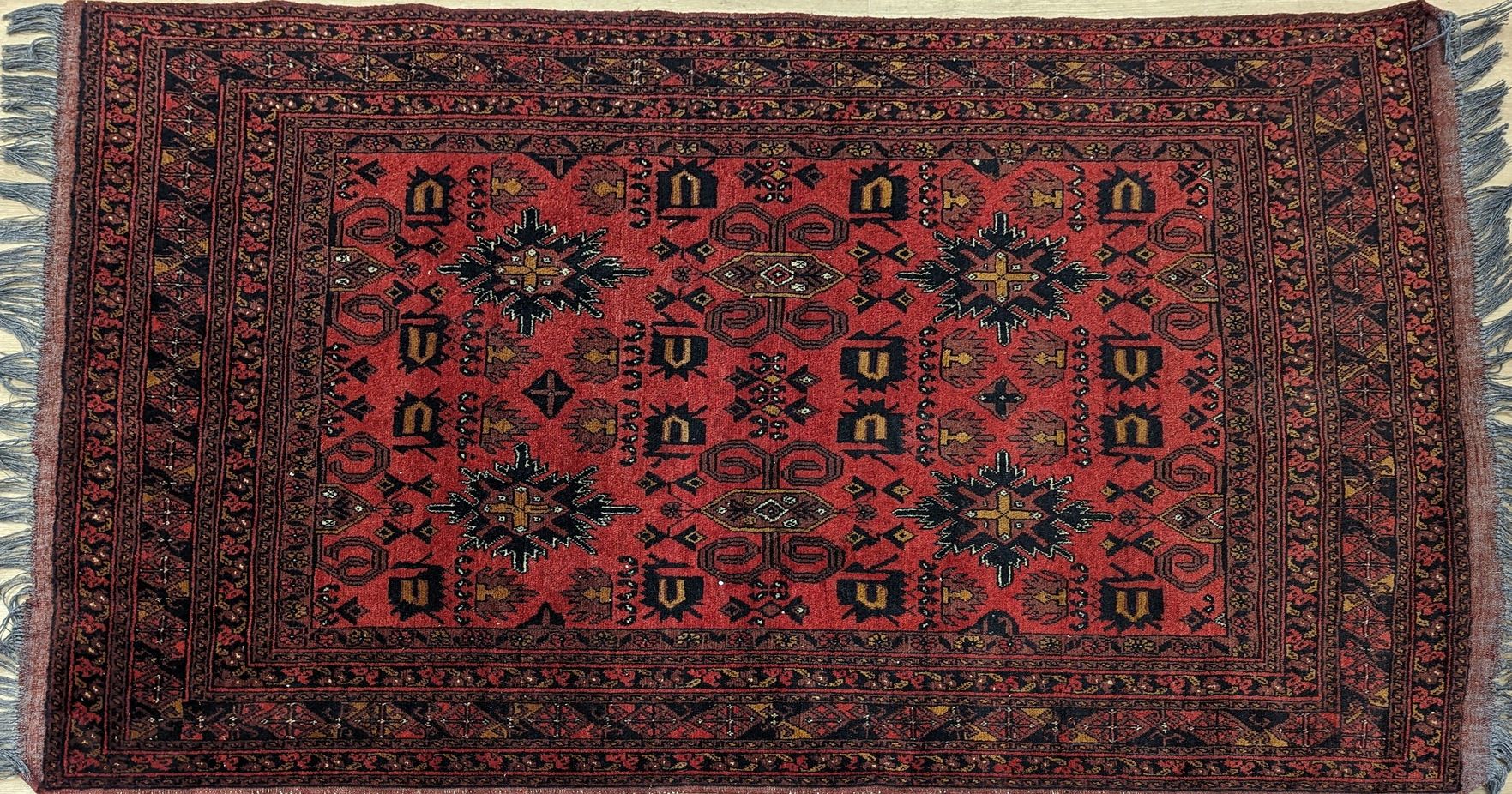 TAPIS rectangulaire en laine rouge à décor...