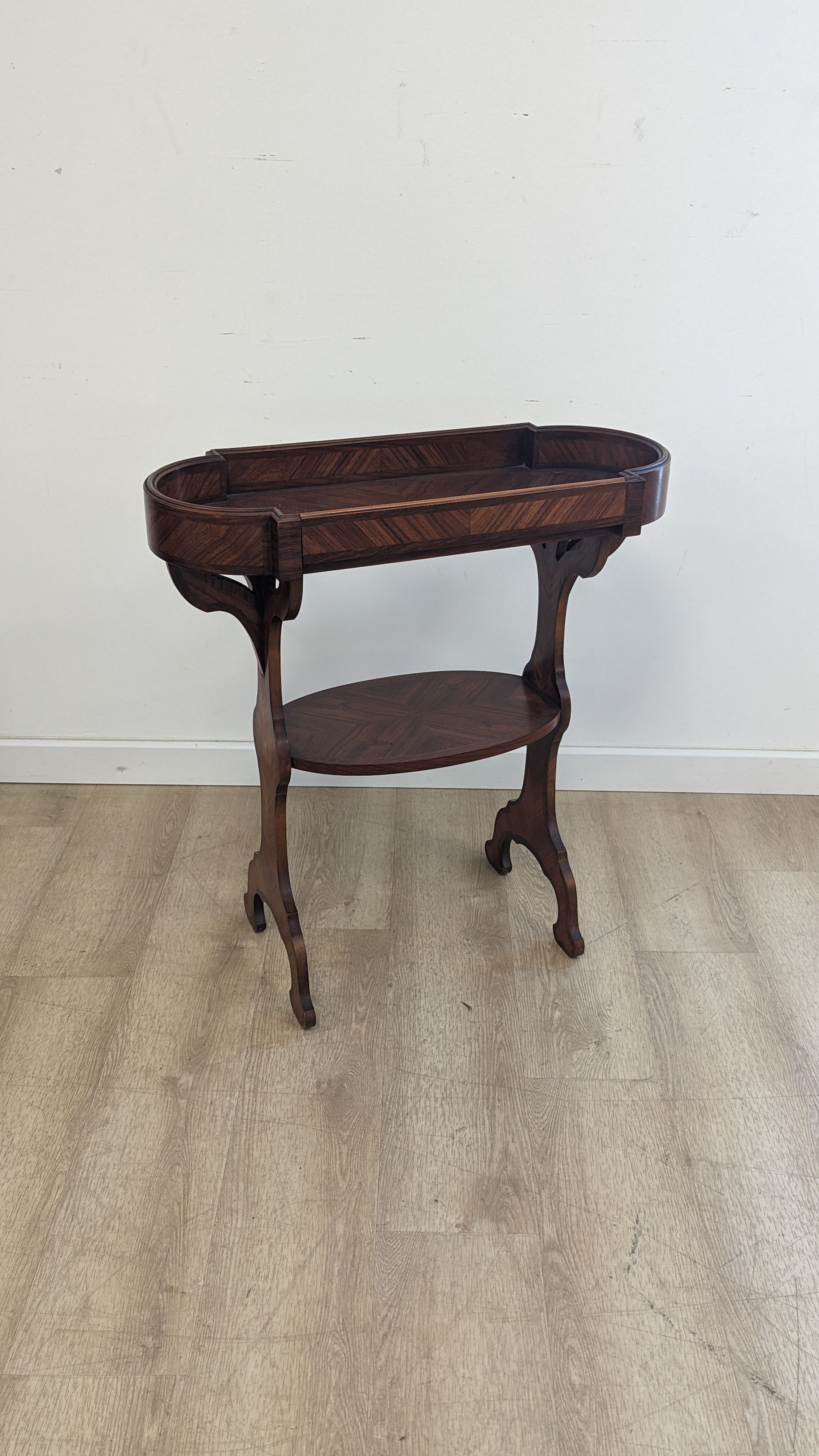 TABLE EN AUGE en placage de bois de rose...