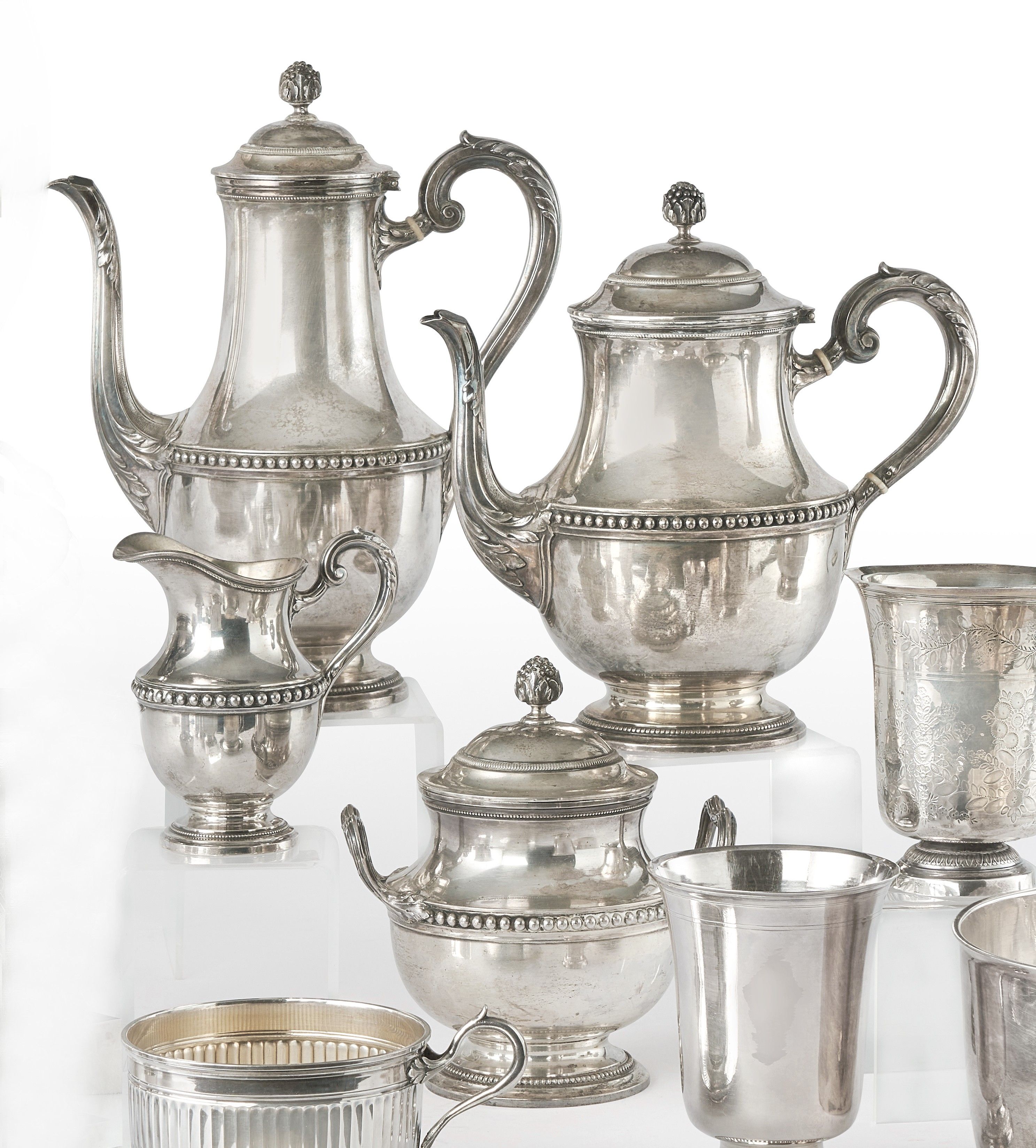 SERVICE A THÉ-CAFÉ en argent de forme balustre...