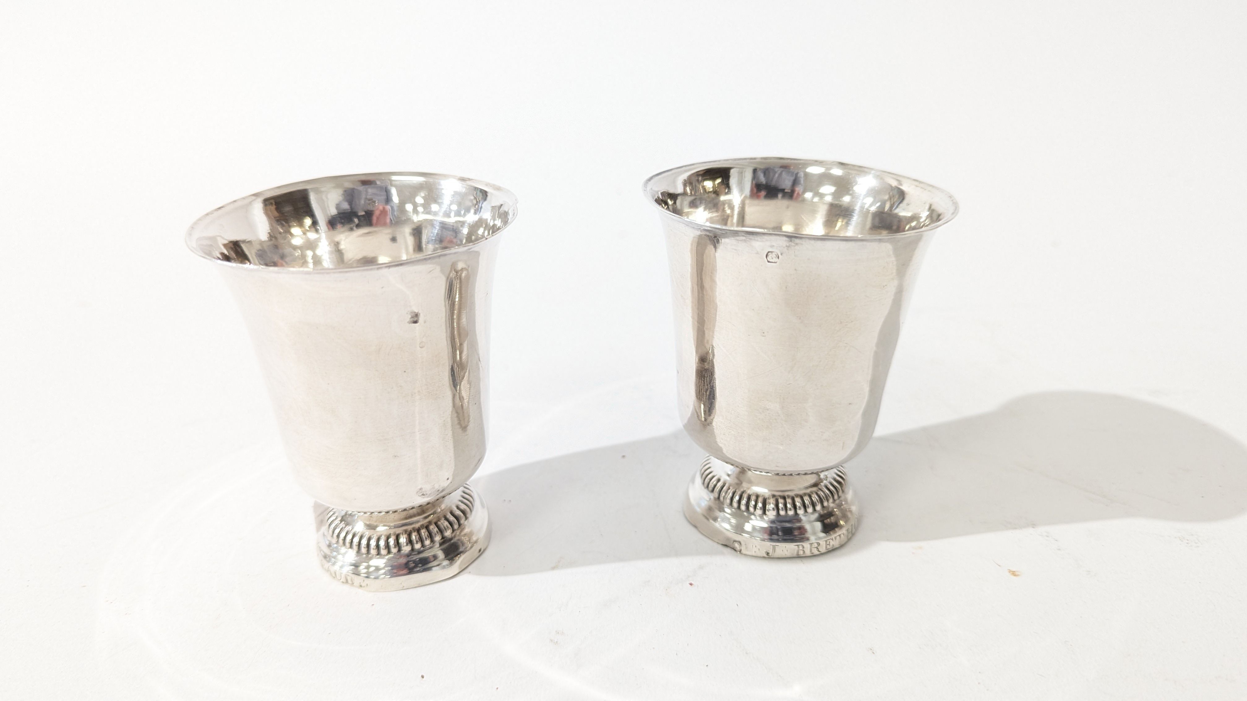 PAIRE DE TIMBALES tulipes en argent uni (2e...