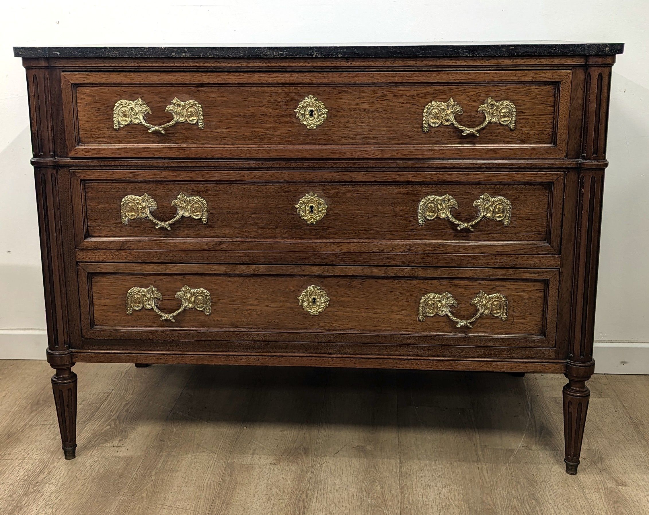COMMODE rectangulaire en acajou et placage...