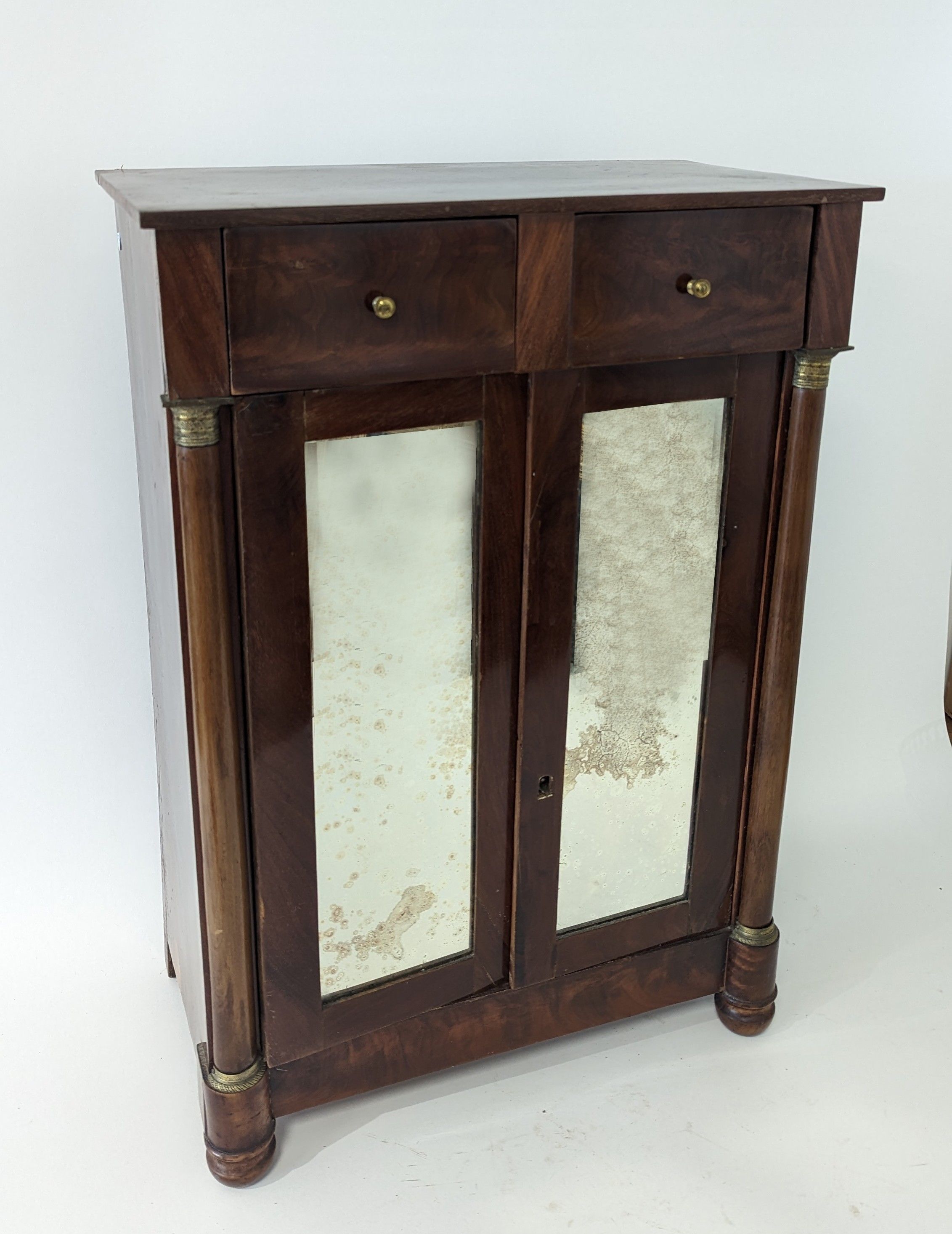 ARMOIRE MINIATURE pouvant former TABLE DE...