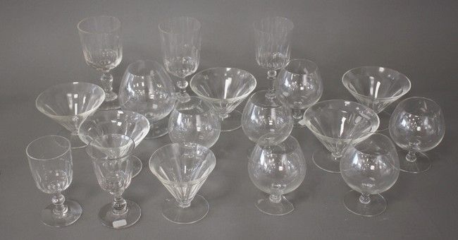 ENSEMBLE DE VERRES en verre, modèles dépareillés,...