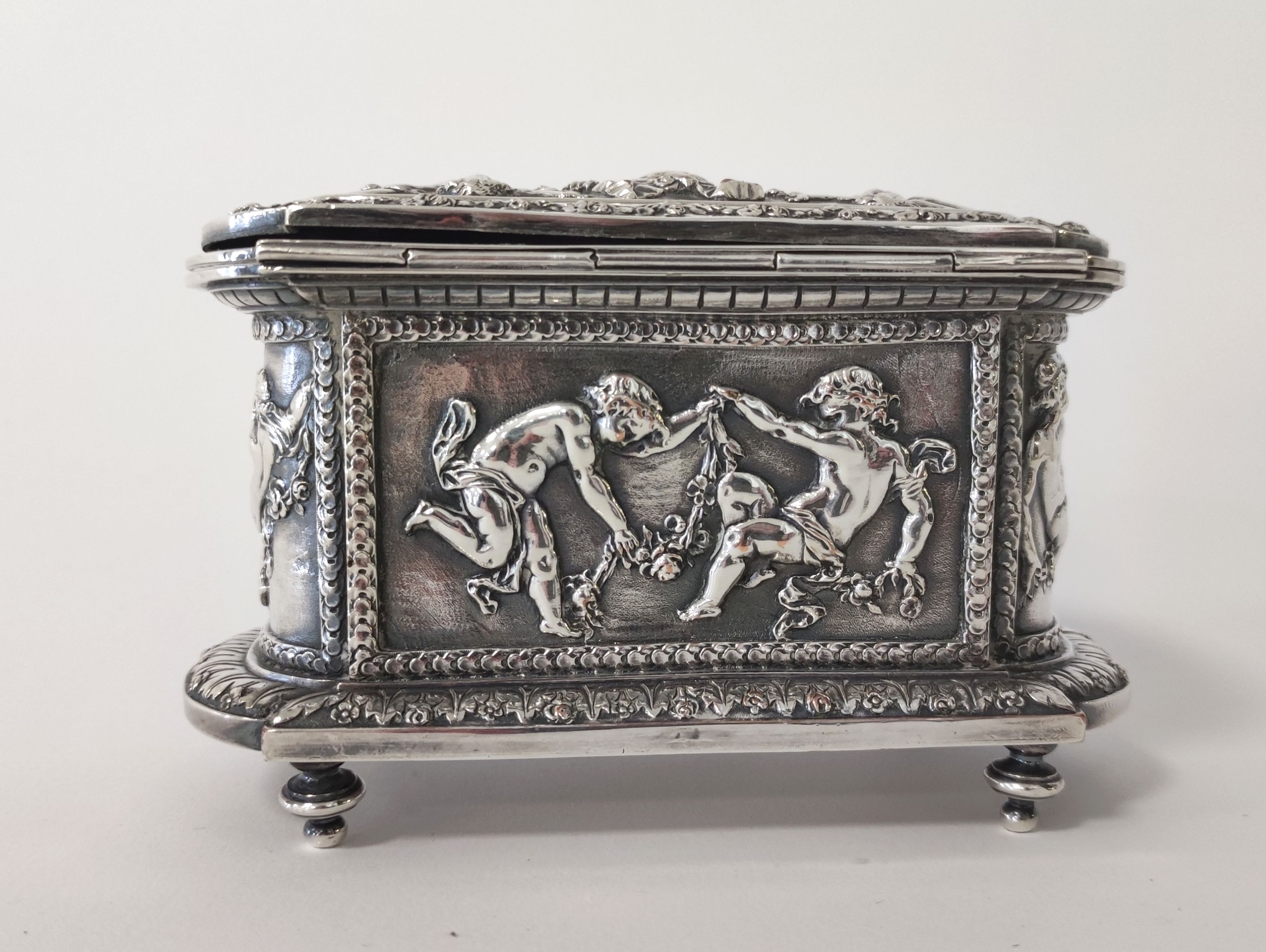 COFFRET DE BIJOUX rectangulaire en métal...