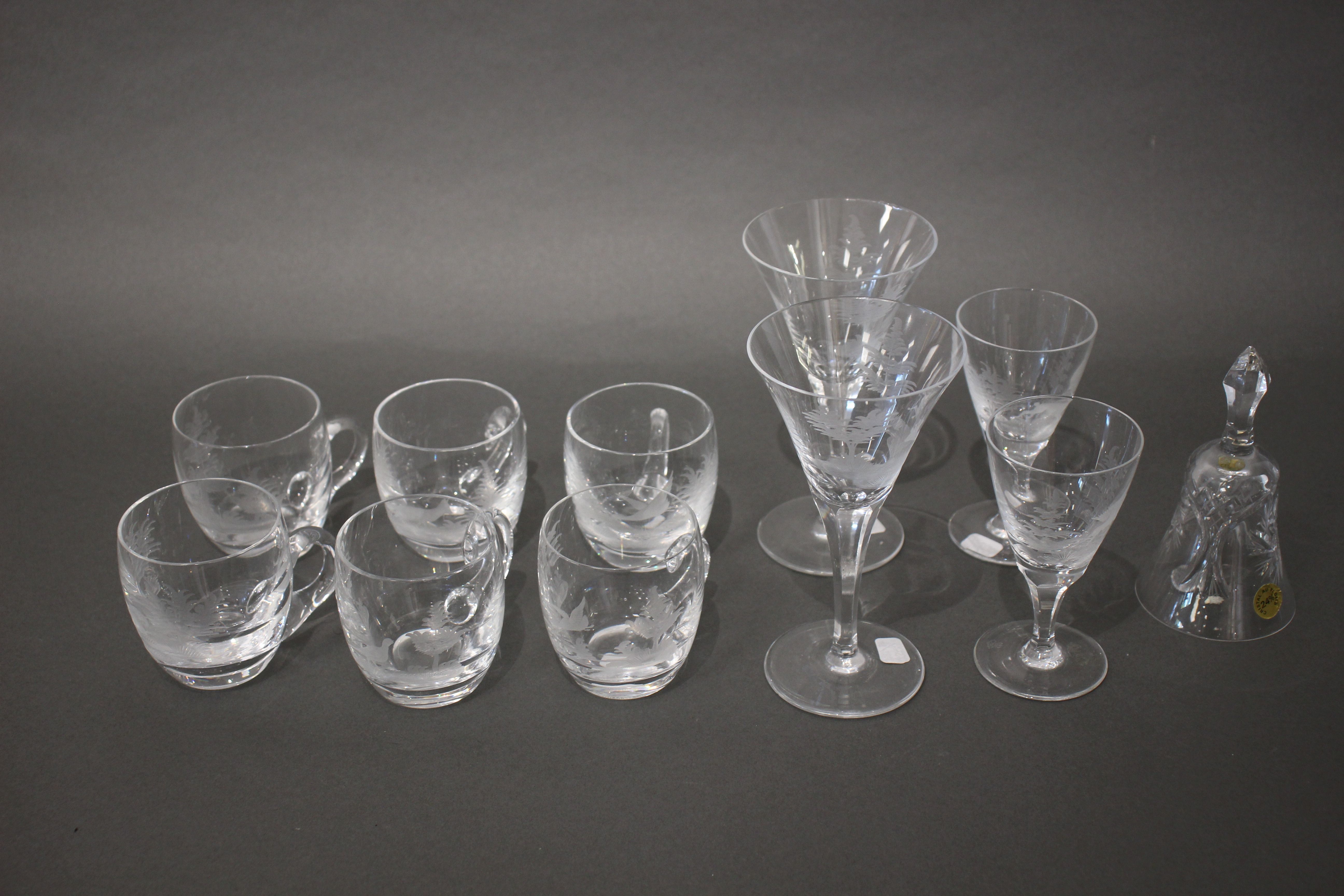 ENSEMBLE EN CRISTAL comprenant : six tasses...