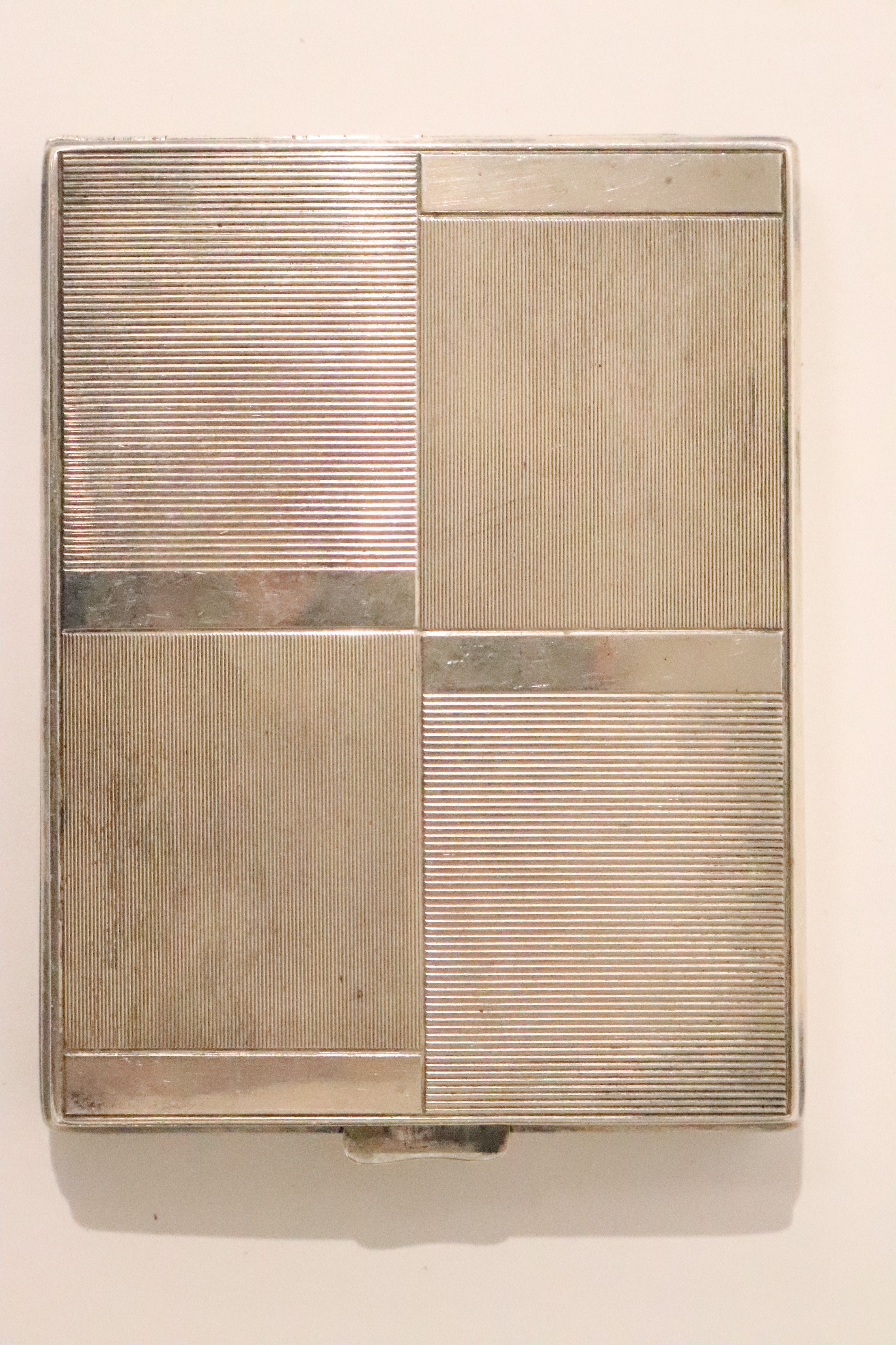 ÉTUI A CIGARETTES en argent (935) à décor...
