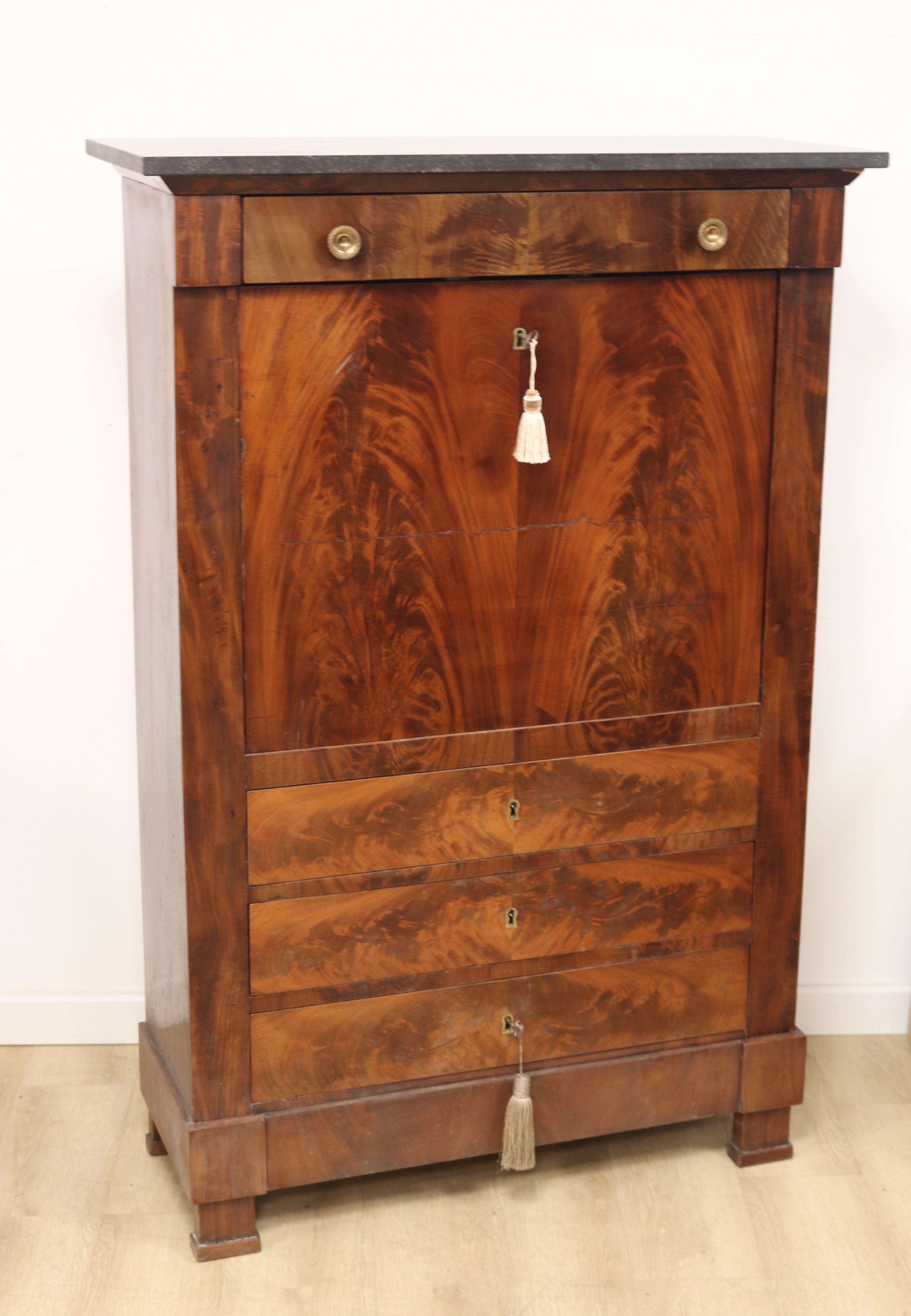 SECRETAIRE en acajou et placage d'acajou...