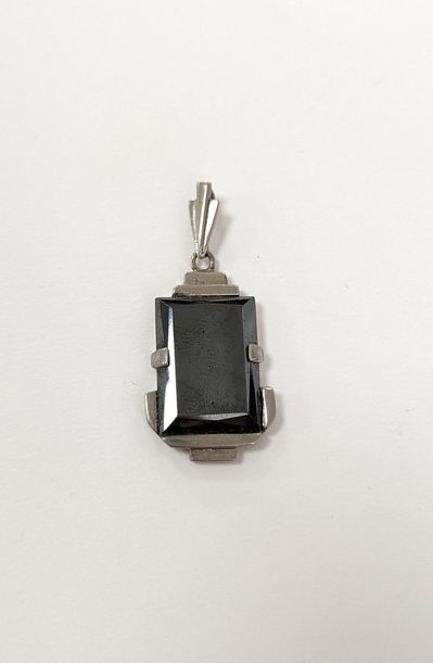 PENDENTIF en argent (925) serti d'une pierre...