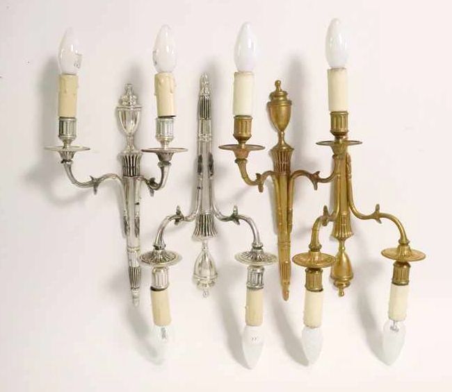 SUITE DE QUATRE APPLIQUES en bronze argenté...