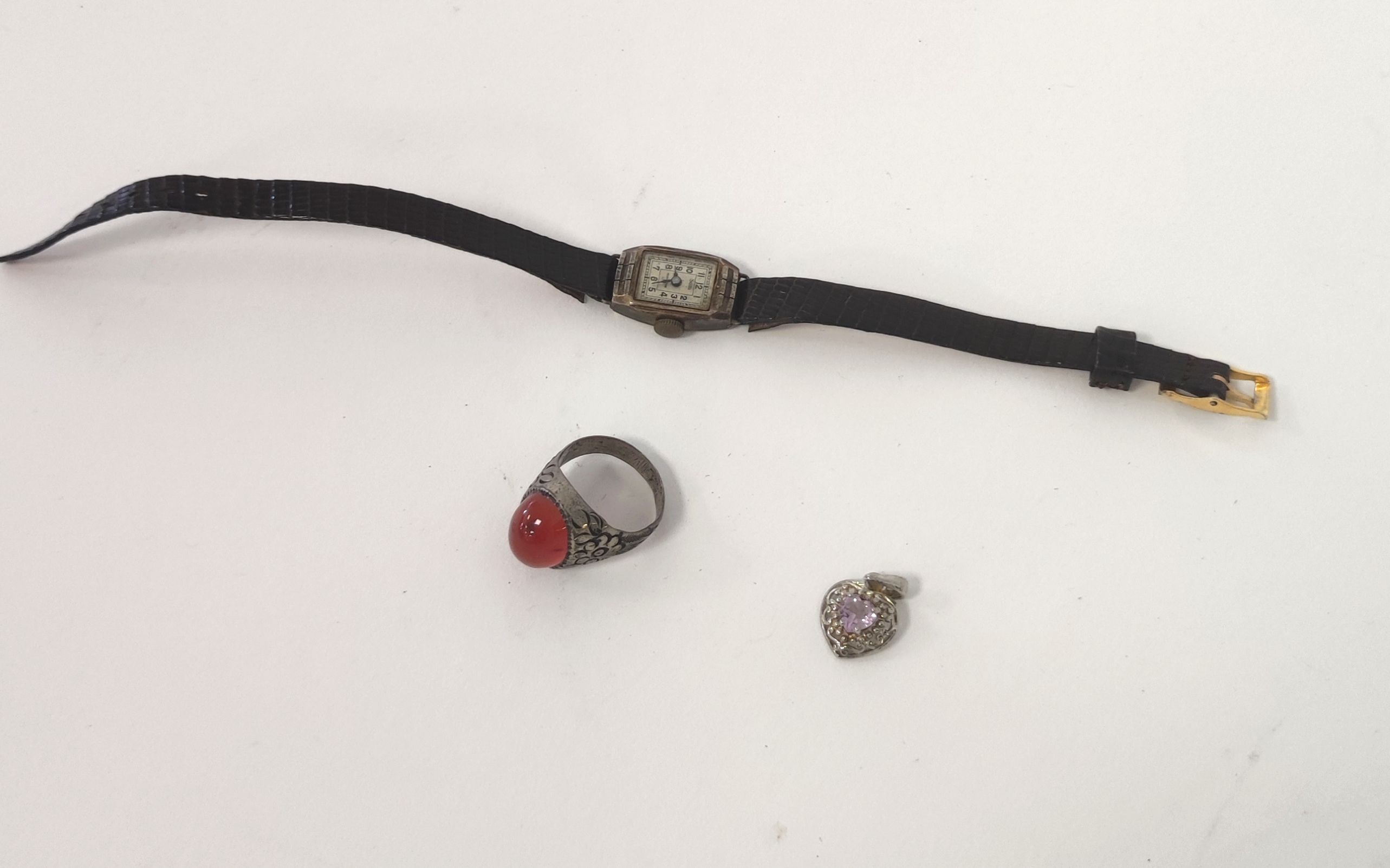 LOT EN ARGENT : bague en argent et pierre...