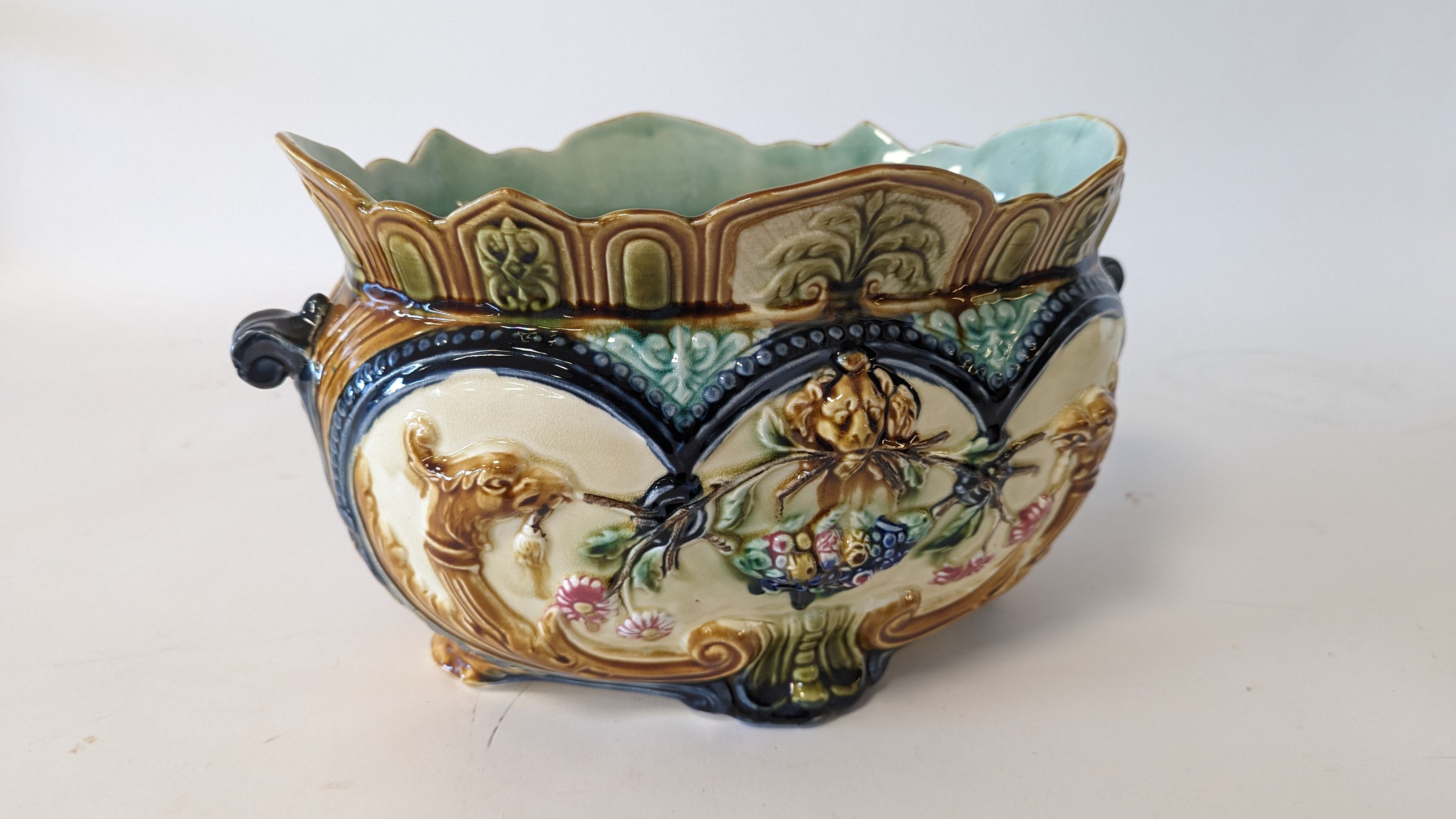 JARDINIERE CACHE-POT en barbotine émaillée...