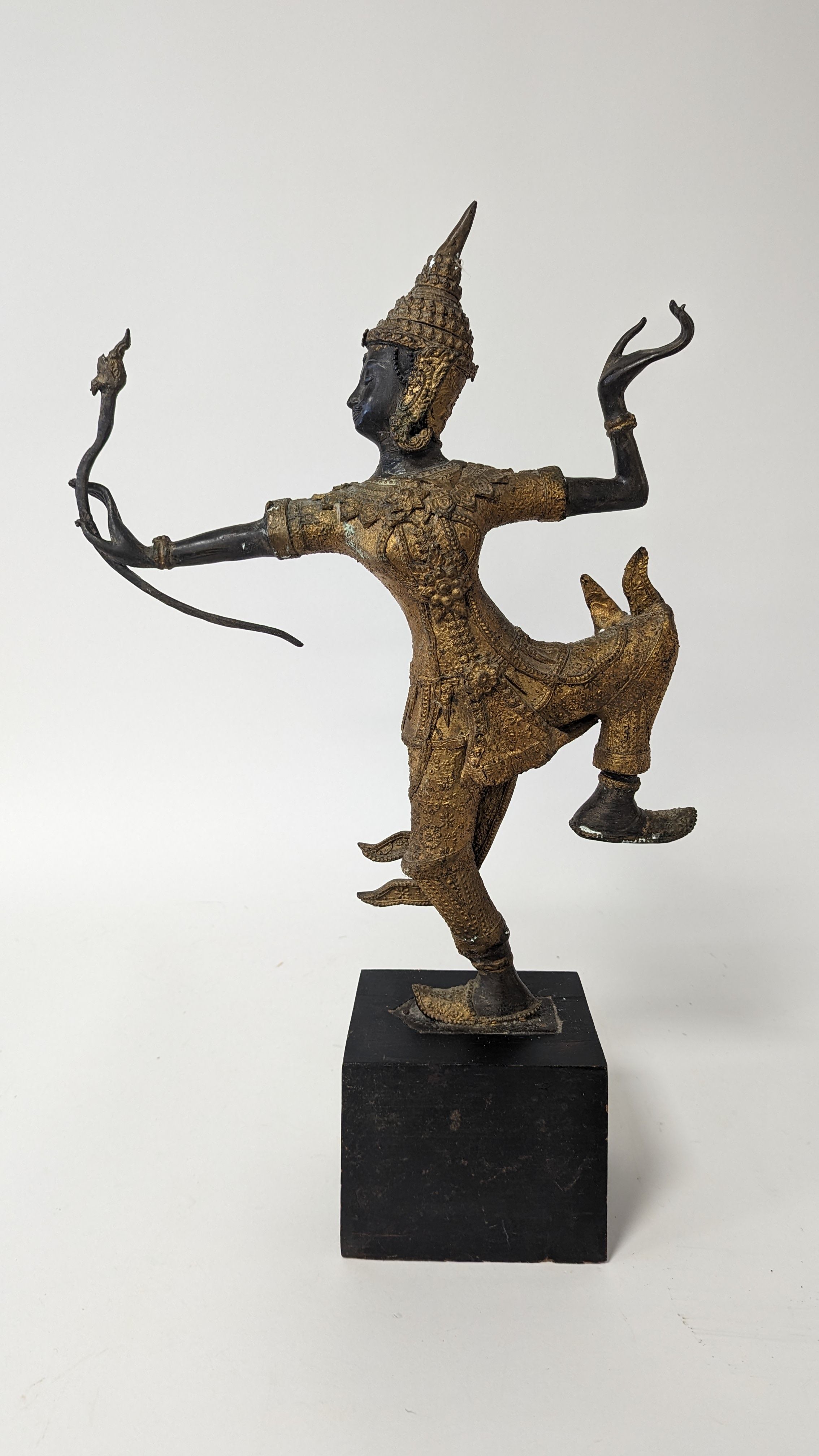 DANSEUSE THAÏLANDAISE charmeuse de serpent,...