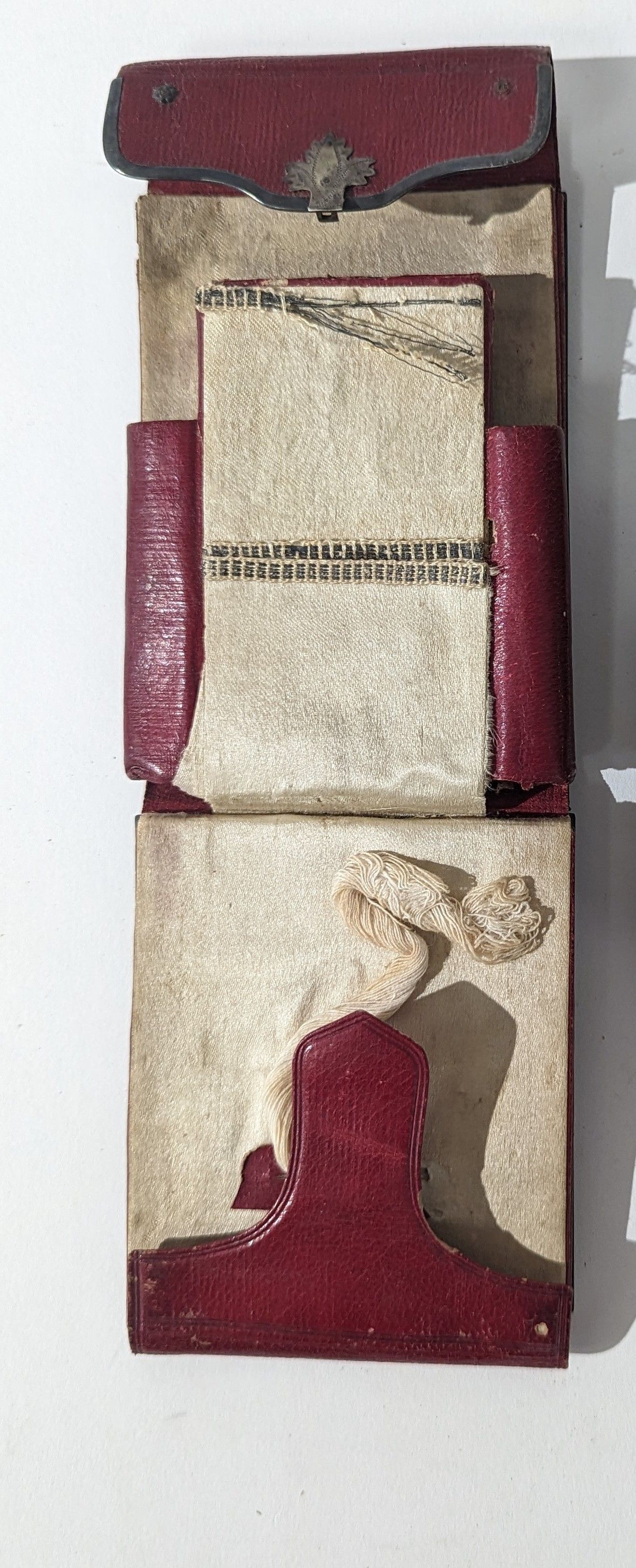 PETIT PORTE-FEUILLE CARNET DE BAL en maroquin...