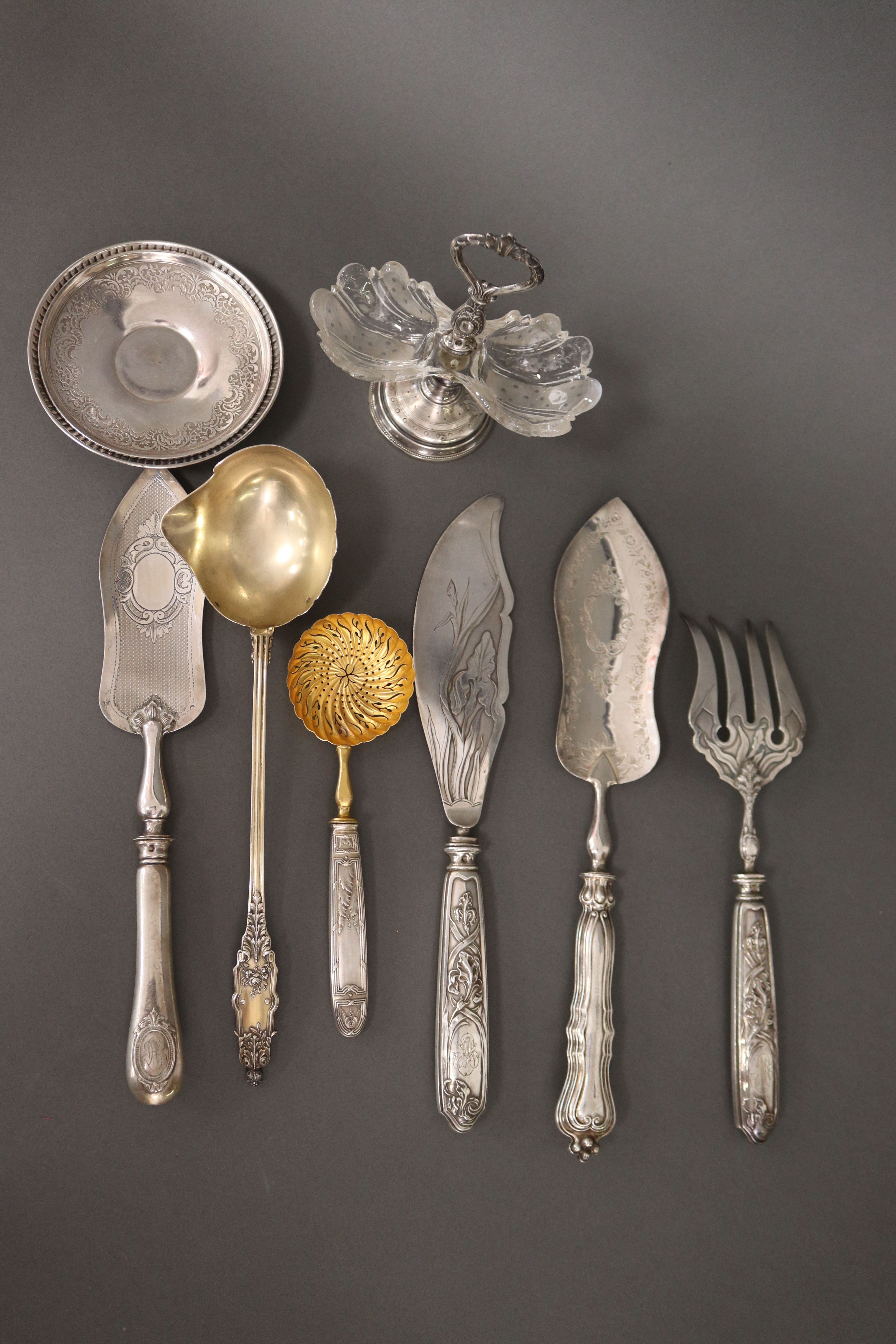 ENSEMBLE EN ARGENT (950) comprenant :