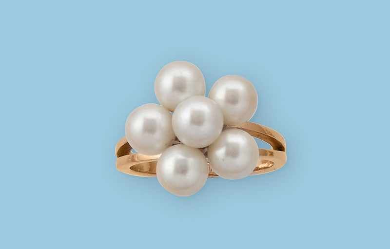 BAGUE fleur en or 750 et 6 perles de culture...
