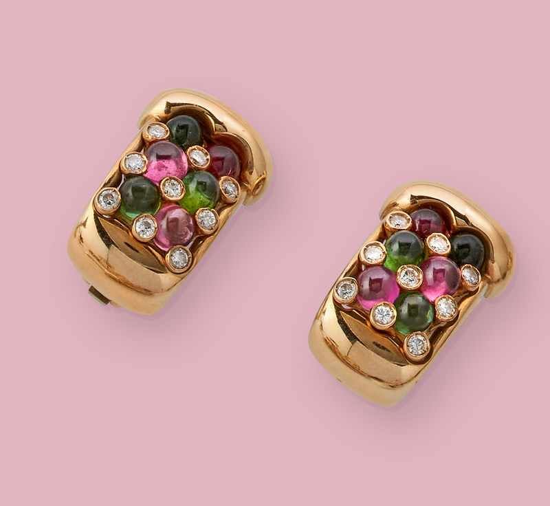 PAIRE DE CLIPS D'OREILLE en or (750mm) pavés...