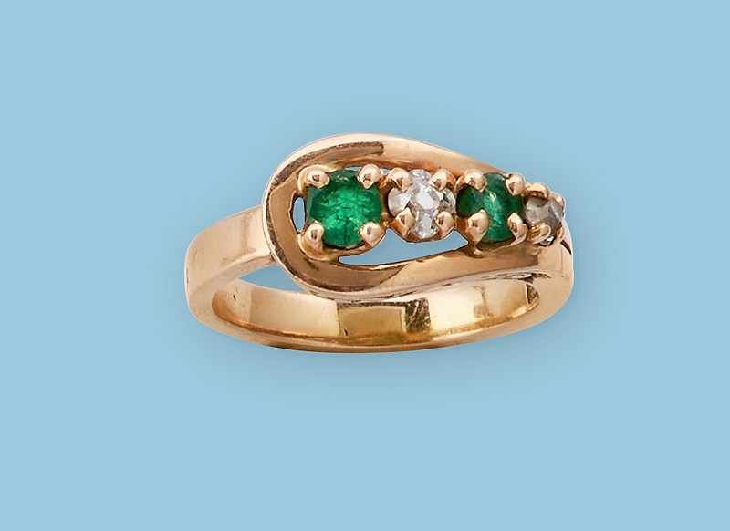 BAGUE de forme boucle en or (750) sertissant...