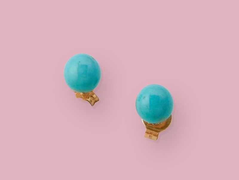 PAIRE DE PUCES D'OREILLES en métal doré et...