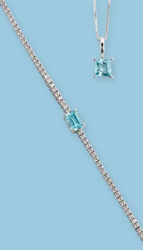BRACELET en argent (925) centrée d'une pierre...