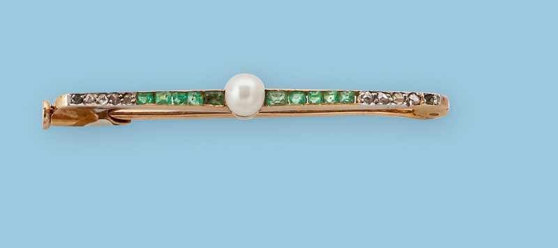 BROCHE BARRETTE en or (750mm), centrée d'une...