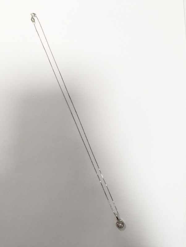 COLLIER en or gris (750) avec chaîne retenant...
