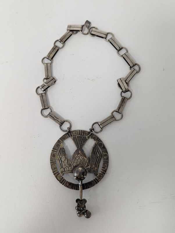 LARGE PENDENTIF circulaire à motif d’oiseau...