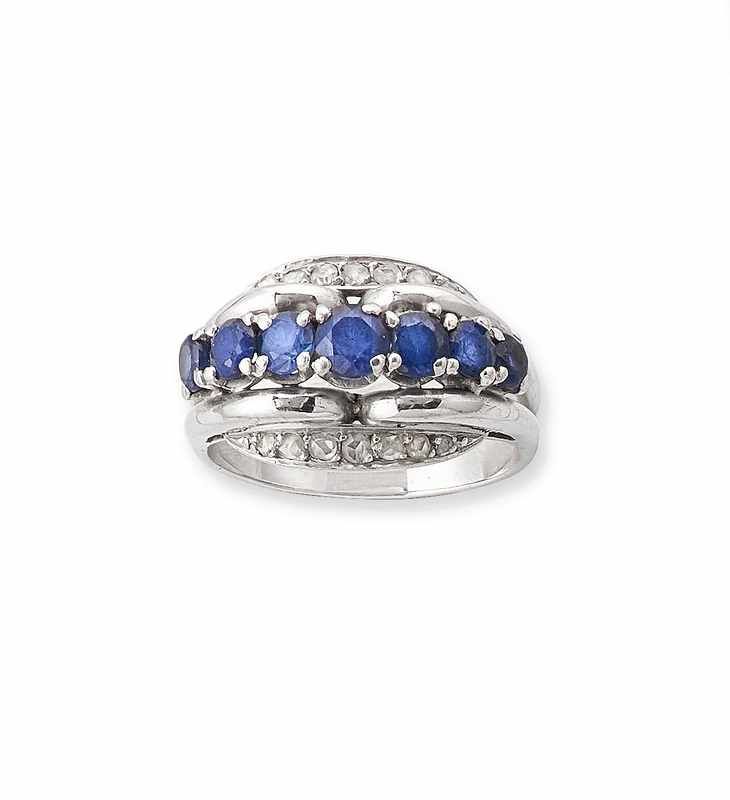 IMPORTANTE BAGUE en or gris (750) sertie...