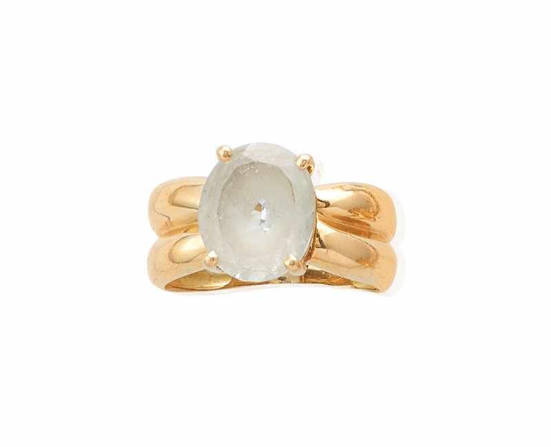 BAGUE en or (750) et aigue-marine ovale.