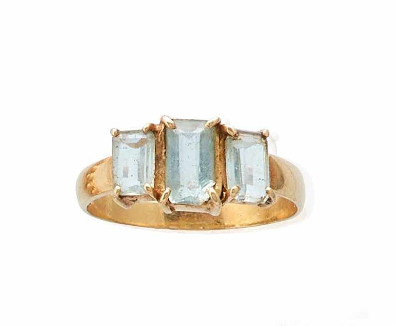 BAGUE en or (750) et trois aigues-marines...