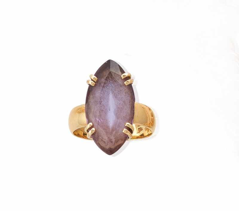 BAGUE en or (750) ornée d'une améthyste taille...
