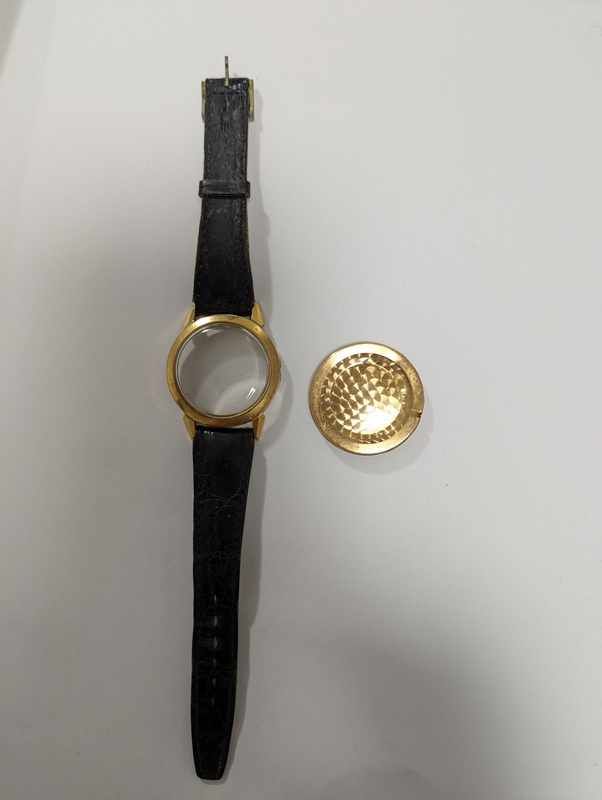 BOÎTIER DE MONTRE en or jaune (750). Bracelet...