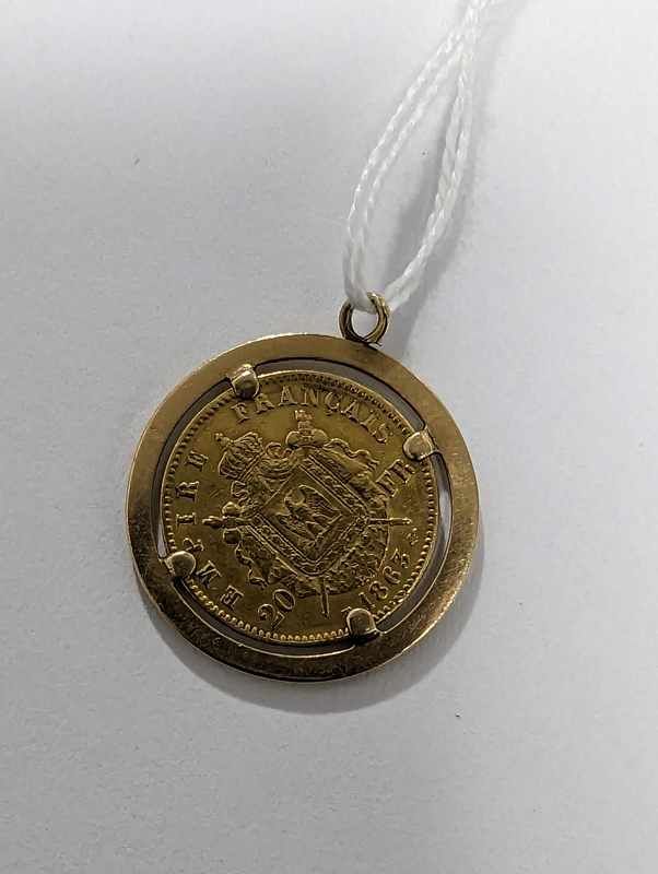 PENDENTIF en or (750) sertissant une pièce...