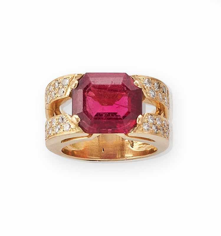BAGUE en or (750) centrée d'une tourmaline...