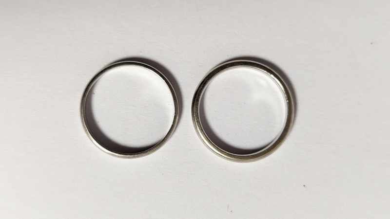 DEUX ALLIANCES en or gris (750)