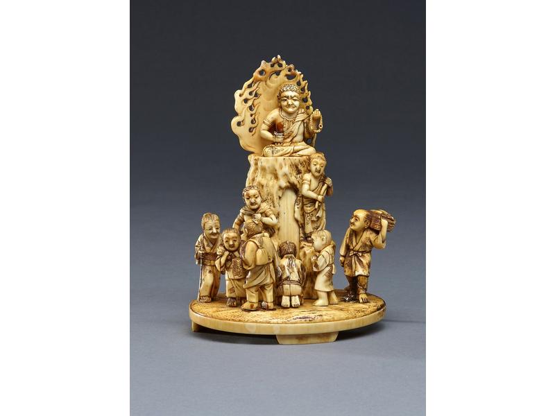 GROUPE en ivoire sculpté représentant une...